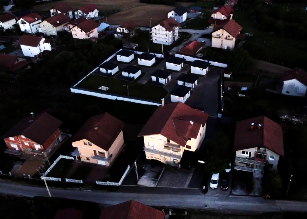Apartmani I Bungalovi Trojka Banja Luka Extérieur photo
